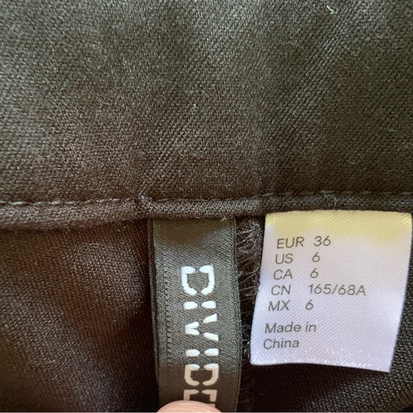 H&M Dress Shorts - Picture 2 of 2